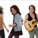ZOMRELA MAGGIE ROCHE Z KAPELY THE ROCHES